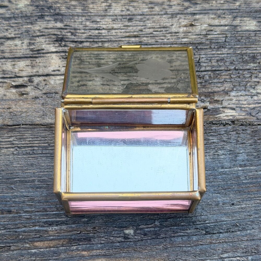 Vintage Via Vermont Etched Flower Pink Lavender Glass Brass Mirror Trinket Box - Picture 3 of 11